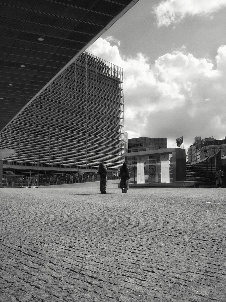 93DWTW's tweet image. lost in the expanse.

#brussels #belgium #streetphotography #lofistreet #monochrome