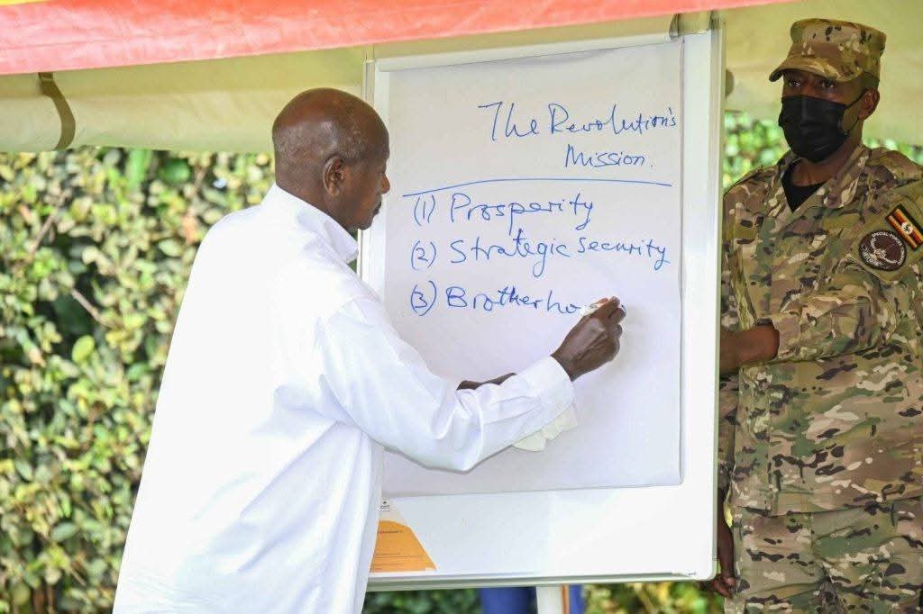 GideonSsekidde's tweet image. Uganda's on the move. Strong leadership, better investigations, safer nation. Securing communities, securing the future. Building trust, building a better tomorrow. Progress, peace, and prosperity for all.#GoldenPosts @KagutaMuseveni
 #SafetyMatters #SecureNation @PoliceUg