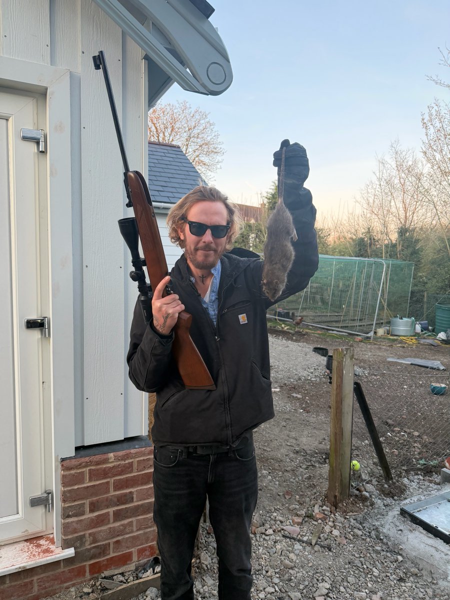 Laurence Fox tweet media