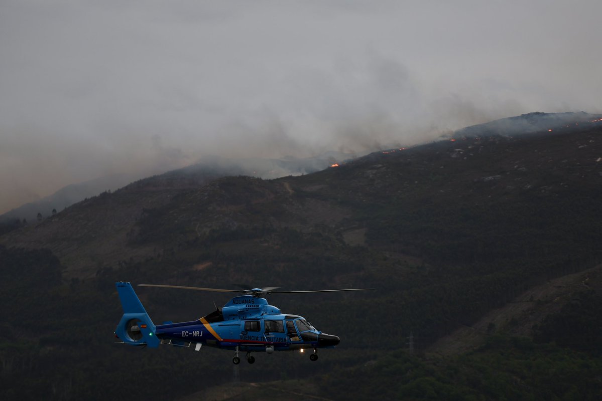 AlbertoSxenick's tweet image. La actividad en el aeropuerto de #Vigo no se ha visto afectada por la proximidad del incendio forestal ni tampoco por el humo