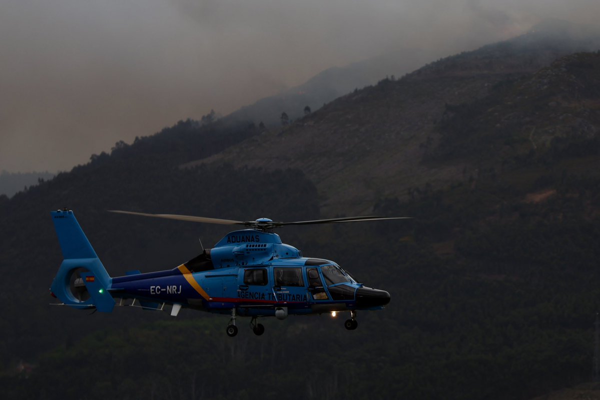 AlbertoSxenick's tweet image. La actividad en el aeropuerto de #Vigo no se ha visto afectada por la proximidad del incendio forestal ni tampoco por el humo
