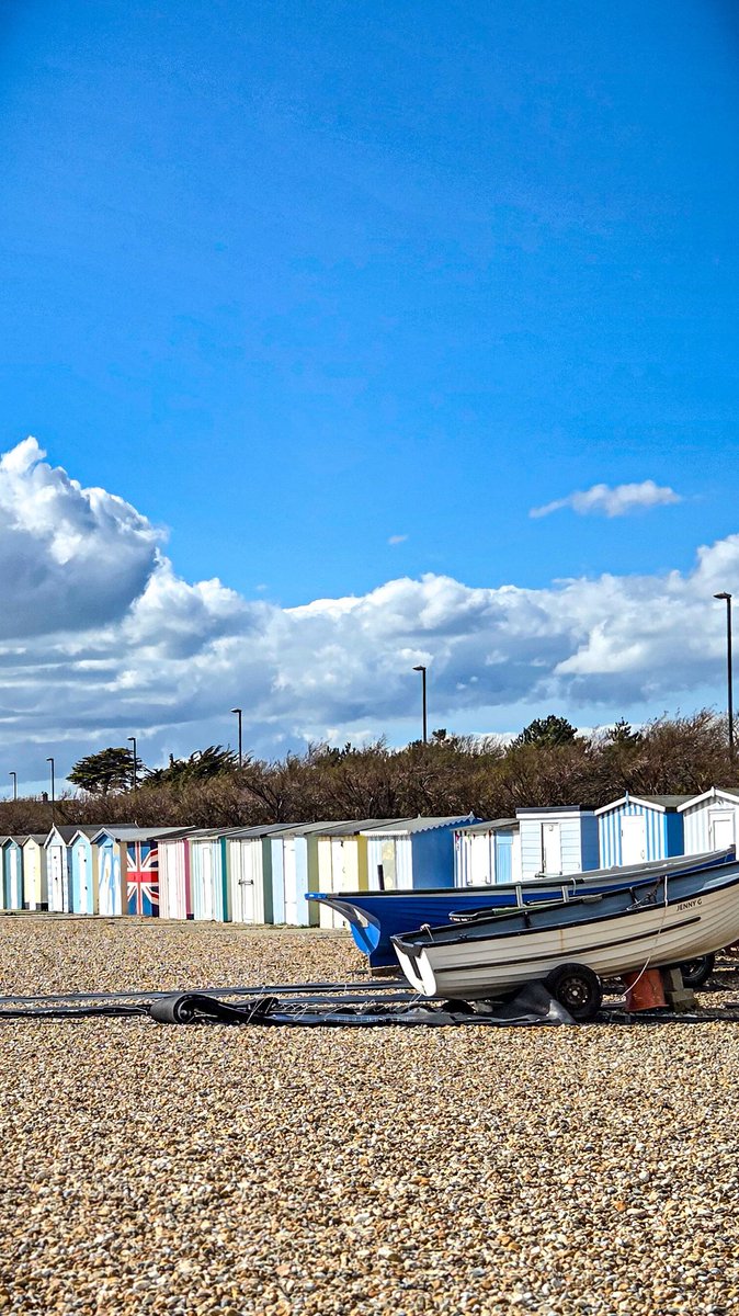 I was expecting a weekend with deary weather but pleasantly surprised to spend time with blue sky and the sea 
instagram.com/reel/DWzNYwZDF…
