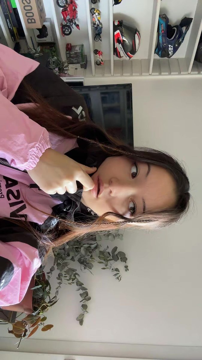 M8 Ǝlsa ⭐️ tweet media