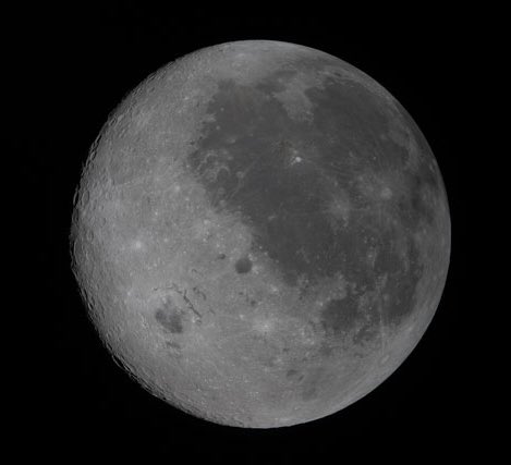 JUST IN | 🌒

Reid Wiseman, commander of the Artemis II mission, became a widower in 2020 following the passing of his wife, Carroll.

In a profoundly moving gesture, NASA has chosen to honor her memory by naming one of the new lunar craters identified and designated during this