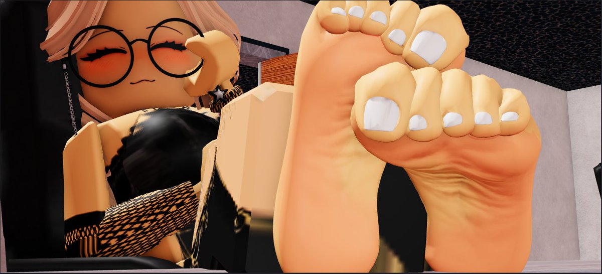 yo_boy_webbyyy's tweet photo. day 19 Roblox girl feet WE WILL GOON https://t.co/wXjo7QQMl2