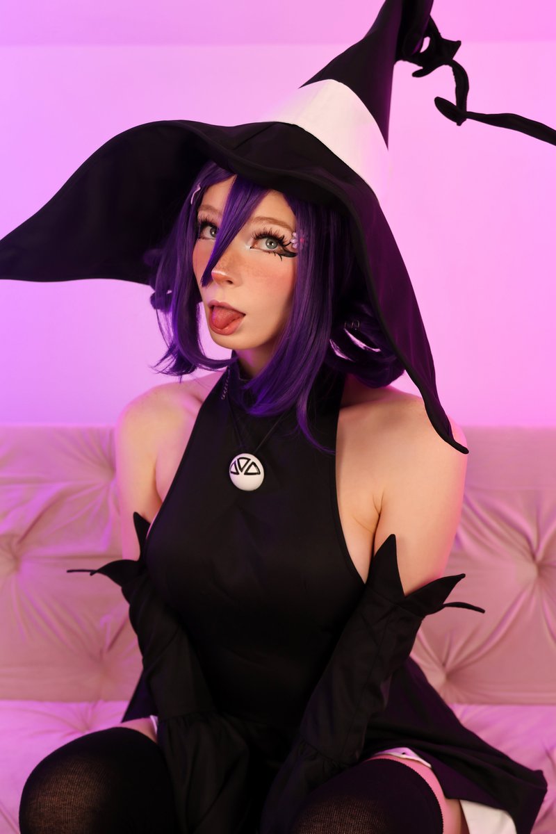 lola.luvscosplay tweet media