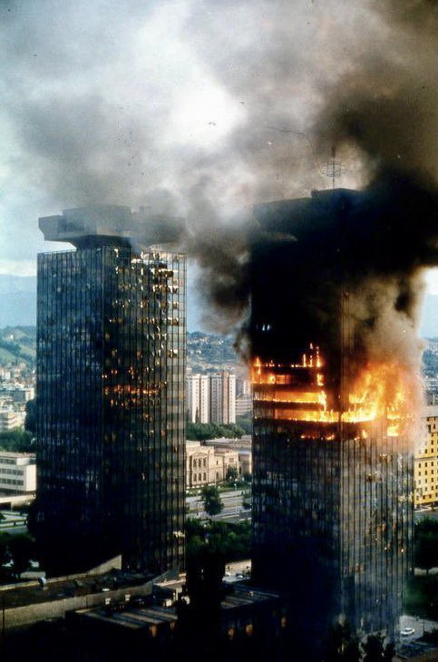 BosniakFez's tweet photo. The “Bosnian War” officially started on 6 April 1992. It lasted until 14 December 1995. The Bosnian War claimed almost 101,000 lives, most of them Bosniaks. Moreover, it marked Europe's first genocide post-World War II, committed by Serb forces. Never again! https://t.co/Qrq5tih0P9
