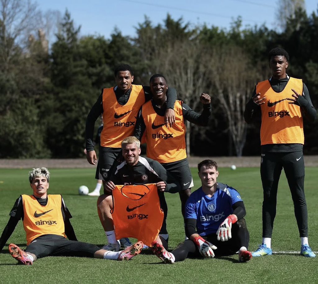 Blacko🍂 tweet media