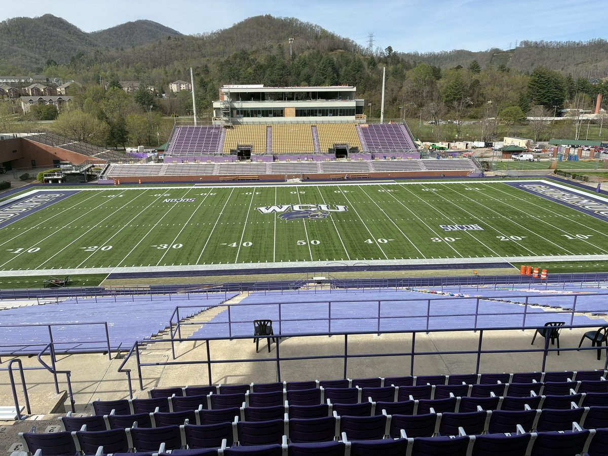 jjfoss28's tweet photo. I had a great visit at @WCU today. https://t.co/MIZ8i0oToU