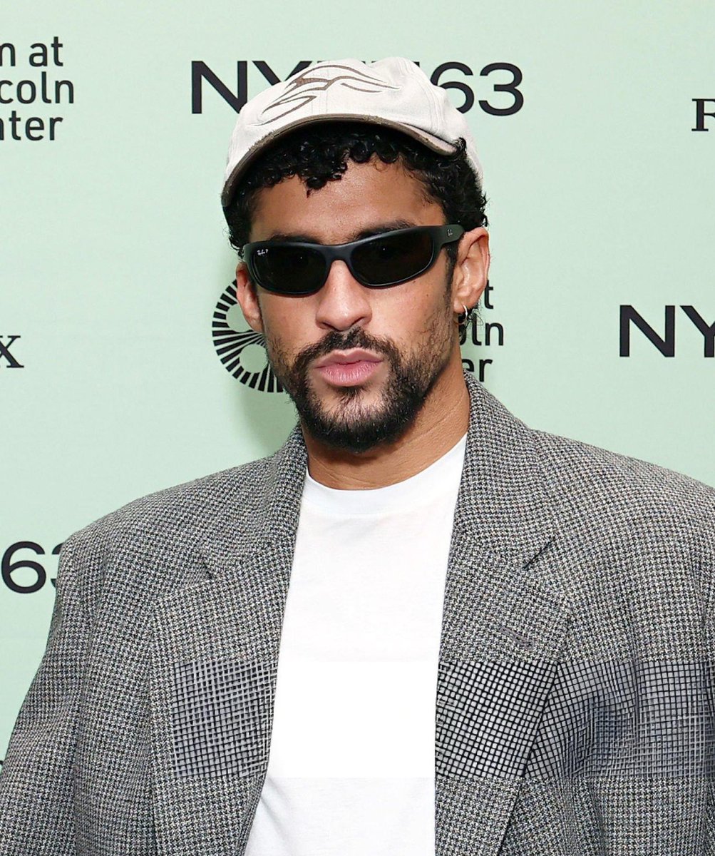 Access Bad Bunny tweet media