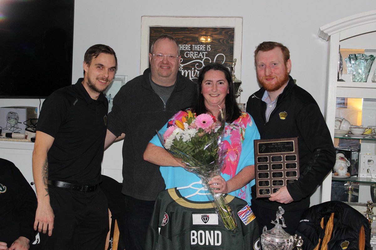 BCHLKings's tweet photo. This years volunteer of the year is Aaron Reid!

Aaron has served as our billet coordinator &amp; board member and has done so much for our players and organization for many years. We truly can't thank her enough for all that she has done.

#LonglivetheKings👑 https://t.co/Odel8pAqaH