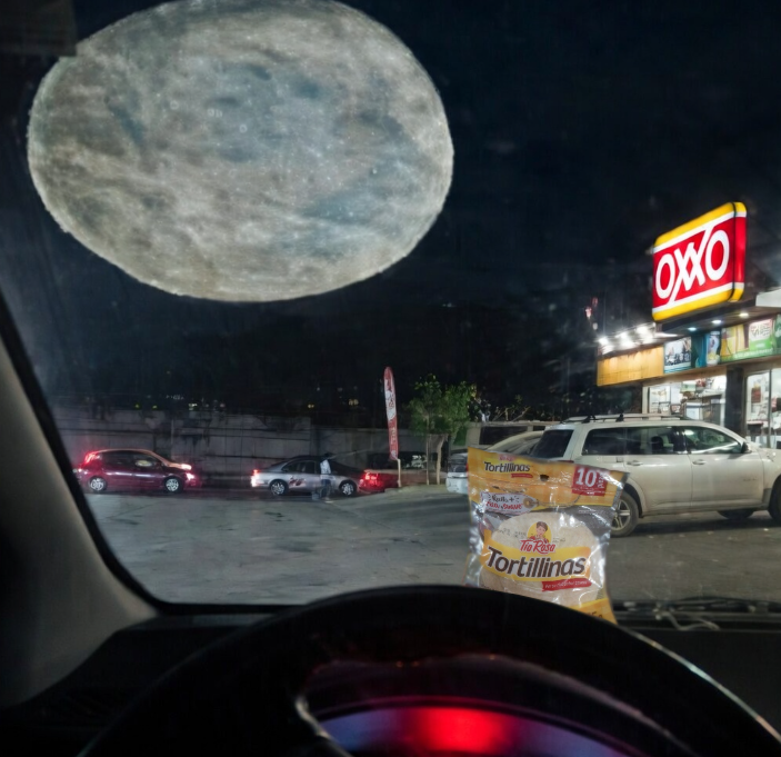 La foto de la NASA  |  La foto que yo le tome a la Luna