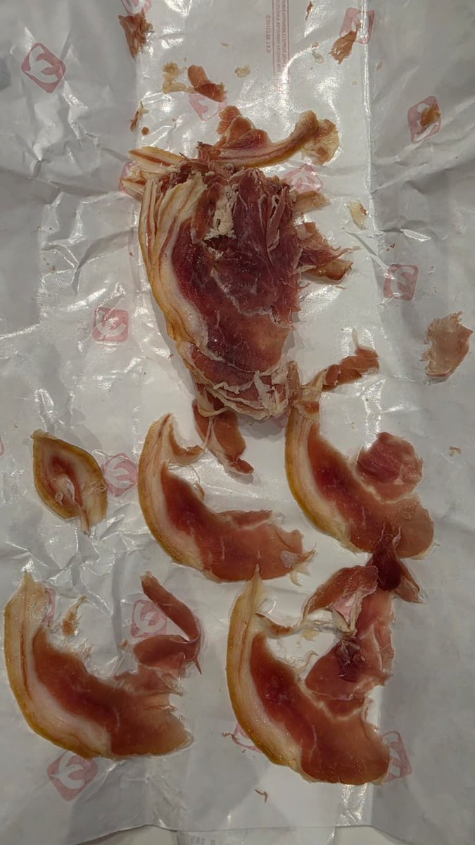 Y ya no es la 1 ni 2 ni 5 vez que en <a href="/EROSKI/">EROSKI</a> Verín el jamón al corte (y que no es barato por cierto) da pena cuando llegas a casa y ves lo que te han dado y tú pagando por "corteza" y lonchas de 4 cms.