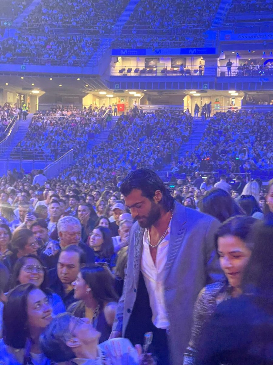 Can Yaman al concerto di Laura Pausini a Madrid 😊 

#CanYaman 
#LauraPausini 

Credit : Mattia Buonocore