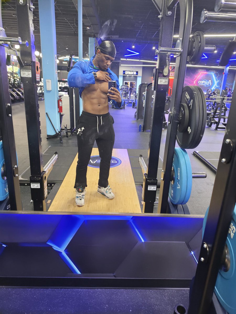 Chas🔟 tweet media