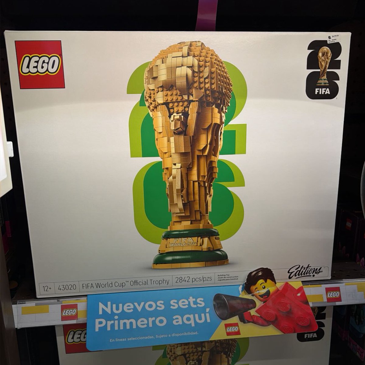 CAM_PICKS's tweet photo. La copa de la vidaaaaa 🏆

Cabron esta perrisima caraaaa… me la quiero comprar pero nunca he armado un lego. La lógica me dice que no, pa que? 🤷🏻‍♂️
Y se que va a terminar a medio armar guardada en el armario unos 5 años.

Pero no solo la quiero, LA NECESITO! 👀 https://t.co/V5rK5XerzP