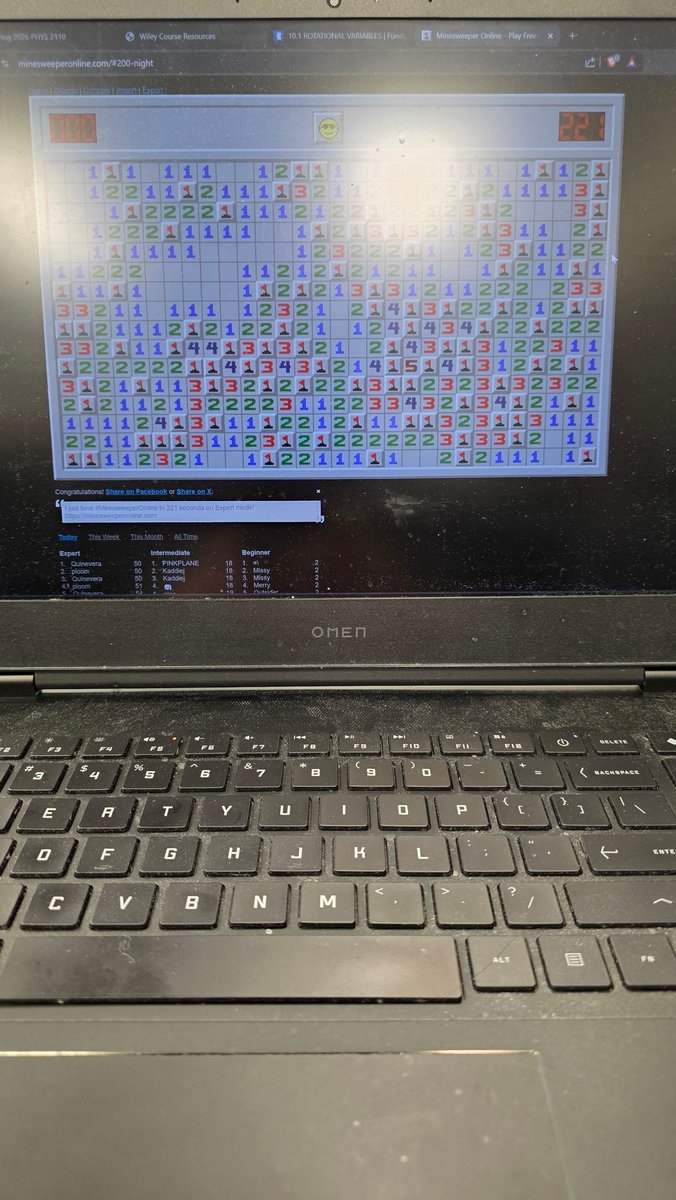 QuartzicKrow tweet media