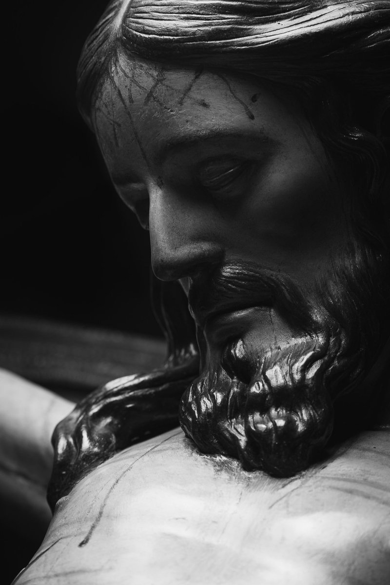 ✝️ 𝐎𝐁𝐈𝐓𝐔𝐀𝐑𝐈𝐎 | Hoy el silencio pesa en nuestras queridas <a href="/HdadHumildad/">La Humildad (Ecce Homo)</a> y <a href="/AmoryCaridad/">Cofradía del Amor</a>. Se ha marchado Javier Gallardo García, hermano de ambas corporaciones victorianas.

Hombre de trono del Ecce Homo victoriano, hoy ya camina frente a Él.

Un abrazo de Esperanza para