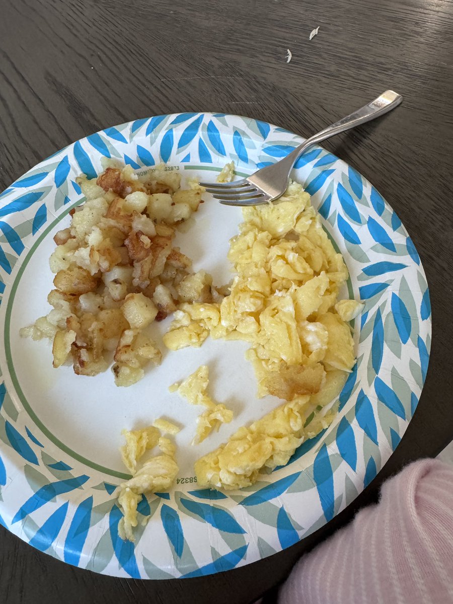 wh1skerprincess's tweet photo. My dad is very invested in me wanting to lost weight so he insisted on making me breakfast… how many cals… idk… #bawling https://t.co/NKY3np3UCU