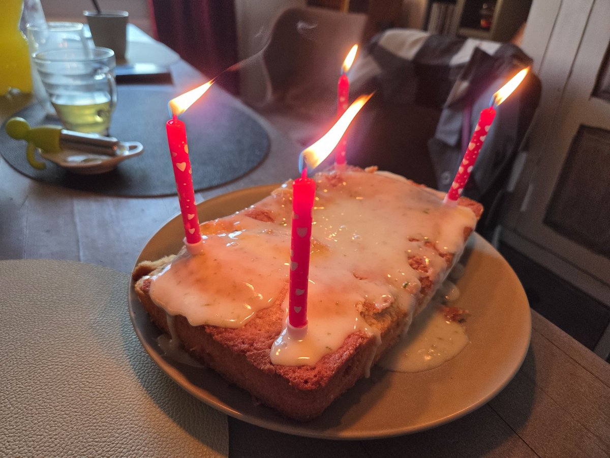 Suzan (met een Z zonder NE) tweet media