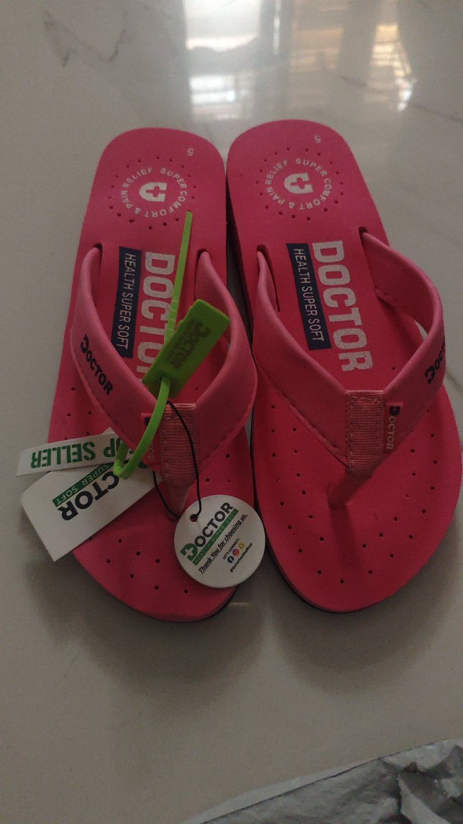 saqib_mohammed's tweet photo. Ordered black &amp; pink slippers but received completely pink ones in the wrong size. Tried to request a replacement, but the delivery person refused pickup saying it's a different product. Pathetic return experience.
Really disappointed with @AJIOLife . Never shopping again. https://t.co/H38eHT5QZh