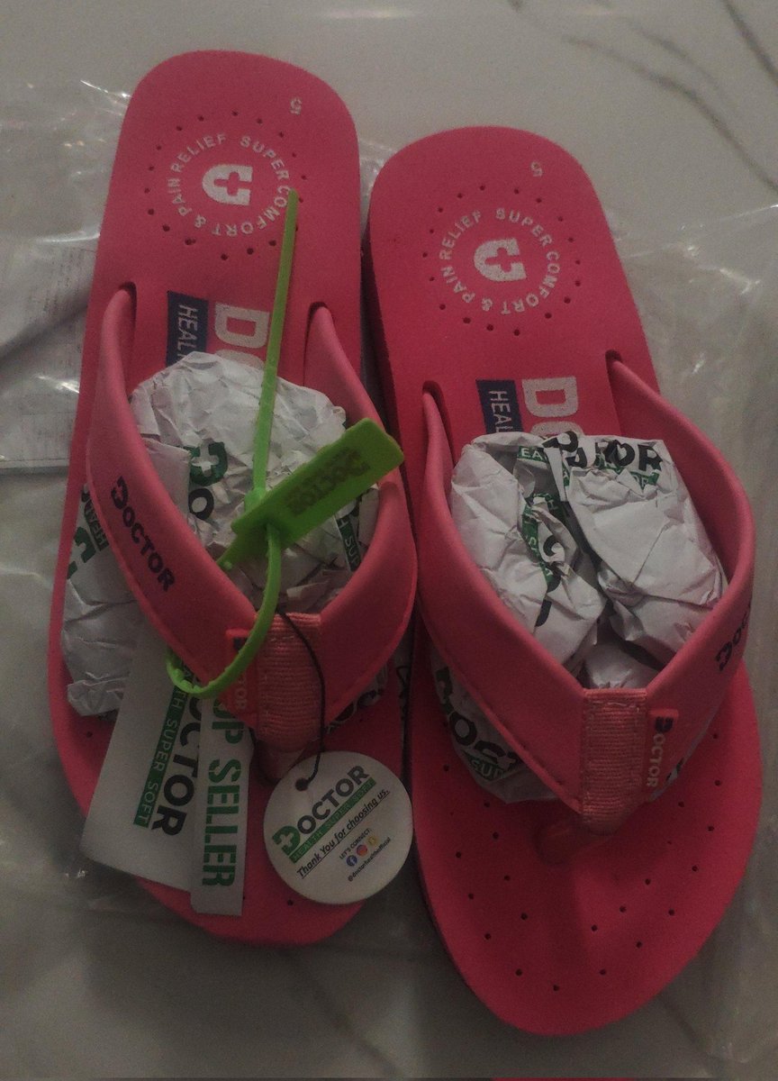 saqib_mohammed's tweet photo. Ordered black &amp; pink slippers but received completely pink ones in the wrong size. Tried to request a replacement, but the delivery person refused pickup saying it's a different product. Pathetic return experience.
Really disappointed with @AJIOLife . Never shopping again. https://t.co/H38eHT5QZh