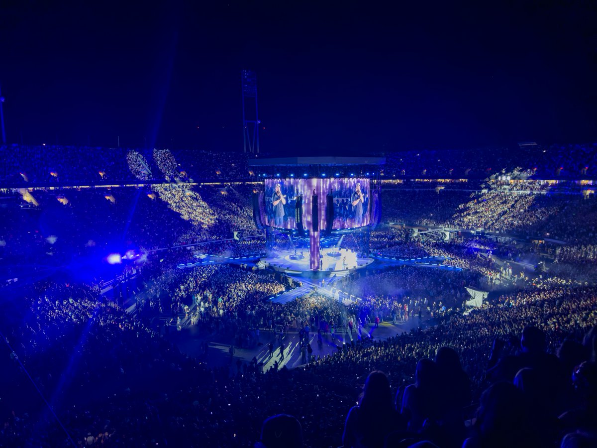 UVA's tweet photo. That was our kinda Saturday night 🧡🎸 https://t.co/JZLKSuMVo5