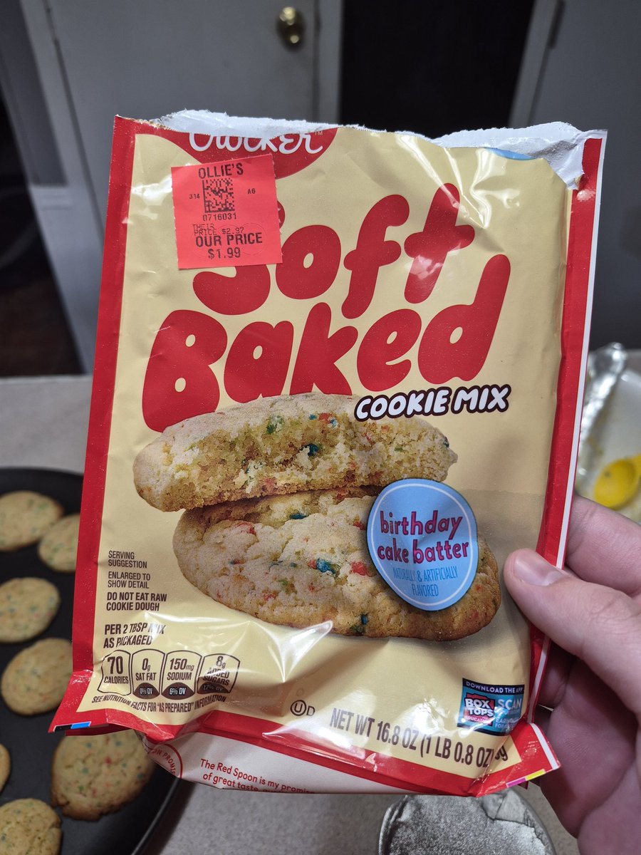 Alex_hat04's tweet photo. Yesterday for Easter 🐣🐰 I decided to put my baking skill to use 🎂 By making some delicious birthday cake flavored cookies 🍪 😋 and their soft baked 🤤 they are absolutely worth it ❤️
I hope everyone had a very happy Easter 😇🙏✝️
#Easter #cookies https://t.co/Sj9dMFDBRT