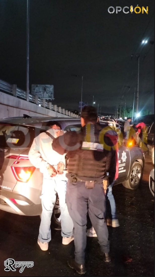 opcion_mx's tweet image. Un conductor en estado de ebriedad atropelló a más de 10 personas afuera del Hospital Regional 200 del #IMSS en #Tecámac, Estado de México.
El saldo hasta el momento es de cinco personas sin vida:
Karen Fabiola, de 36 años, César, de 46, María Dolores de 57 y Miguel de 55 años, y