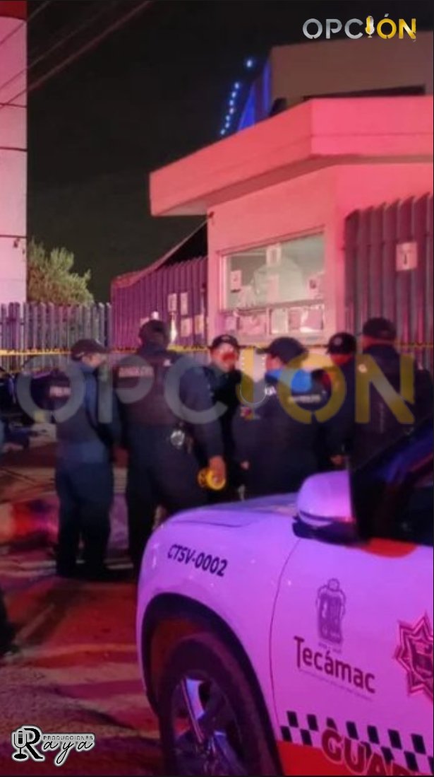 opcion_mx's tweet image. Un conductor en estado de ebriedad atropelló a más de 10 personas afuera del Hospital Regional 200 del #IMSS en #Tecámac, Estado de México.
El saldo hasta el momento es de cinco personas sin vida:
Karen Fabiola, de 36 años, César, de 46, María Dolores de 57 y Miguel de 55 años, y