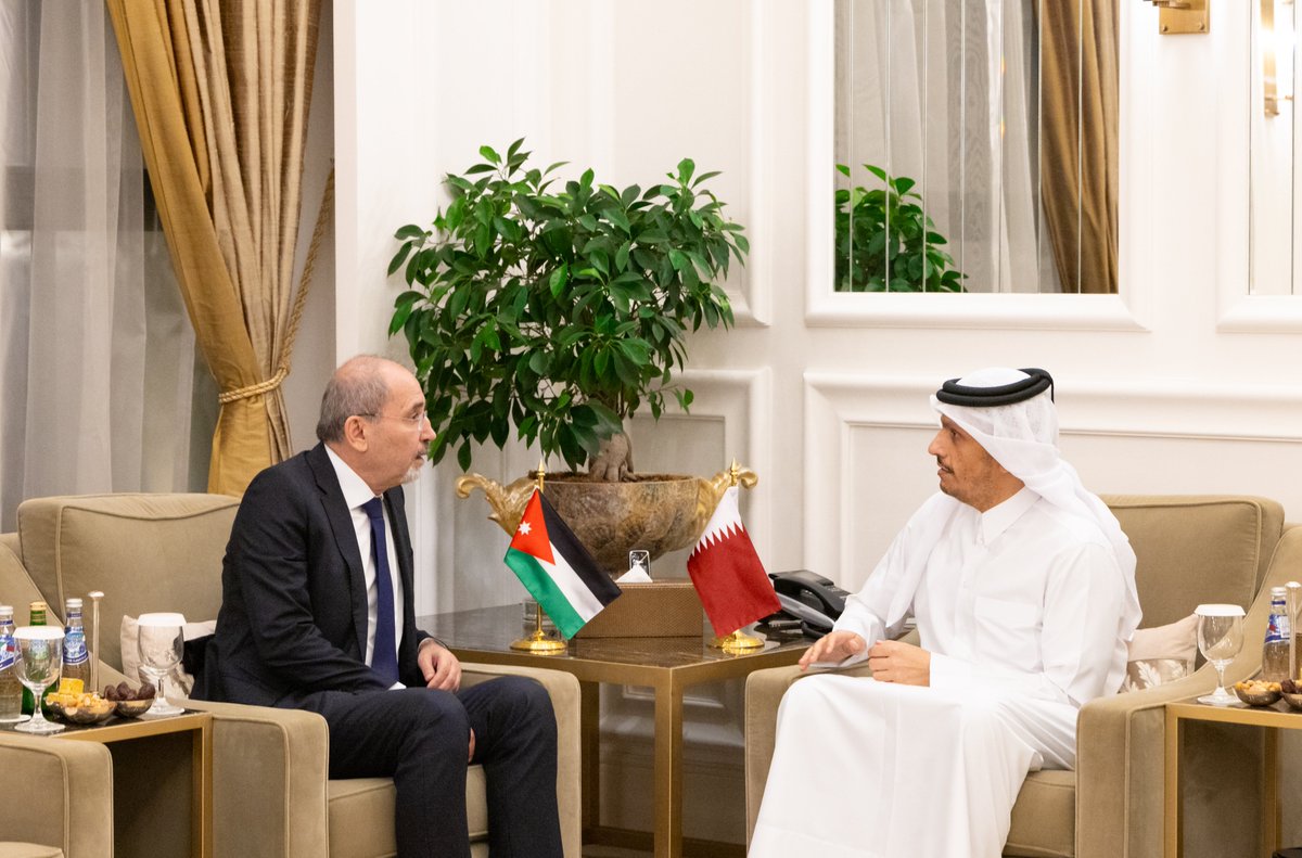 QNAEnglish's tweet image. HE Prime Minister and Minister of Foreign Affairs Meets #Jordan's Deputy Prime Minister and Foreign Minister
#QNA #Qatar
bit.ly/4bSXmYa
