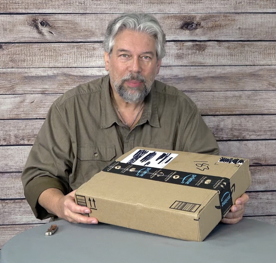 DaveTaylor's tweet image. I purchased an M5 MacBook Air 13.6" laptop to replace my heavy MacBook Pro, and so far it's been delightful. Here's the full unboxing so you can see what's in the box of a modern @Apple device. It's pretty interesting! youtube.com/watch?v=NdnxK7… #apple #macbookair #unboxing
