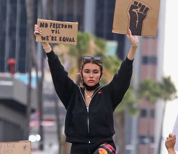 Pony ౨ৎ 𑣿 tweet media