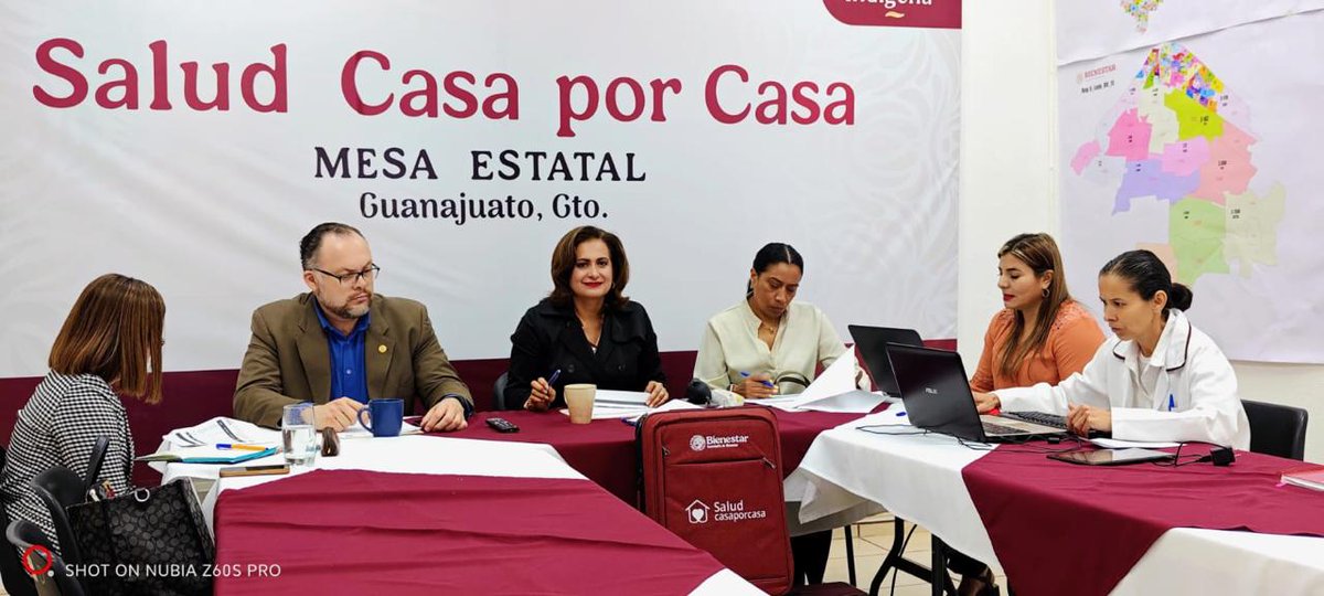 AlmaAlcarazH's tweet photo. #SaludCasaPorCasa
Durante la Mesa de Trabajo de Salud #CasaPorCasa en colaboración con nuestros compañeros del @Tu_IMSSGto  y del @ISSSTE_mx , informamos que los #ServidoresDeLaSalud llevan 238 mil 339 segundas visitas.👩‍⚕🏥🩺

En territorio, se brinda atención médica preventiva a personas adultas mayores y a personas con discapacidad en Guanajuato. Asimismo, a través de nuestras instituciones de salud, se da seguimiento oportuno en el primer nivel de atención a los casos que así lo requieren. 🏥🥼
#BienestarGuanajuato