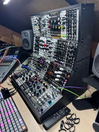 FreeCADNews's tweet image. From r/FreeCAD
"Designed myself a new Eurorack Studio Case"
Shared by u/Fraa along with the 3MF files on Makerworld. See #FreeCAD subreddit post for details #MadeWithFreeCAD #FromFreeCADtotheRealWorld
 reddit.com/r/FreeCAD/comm…