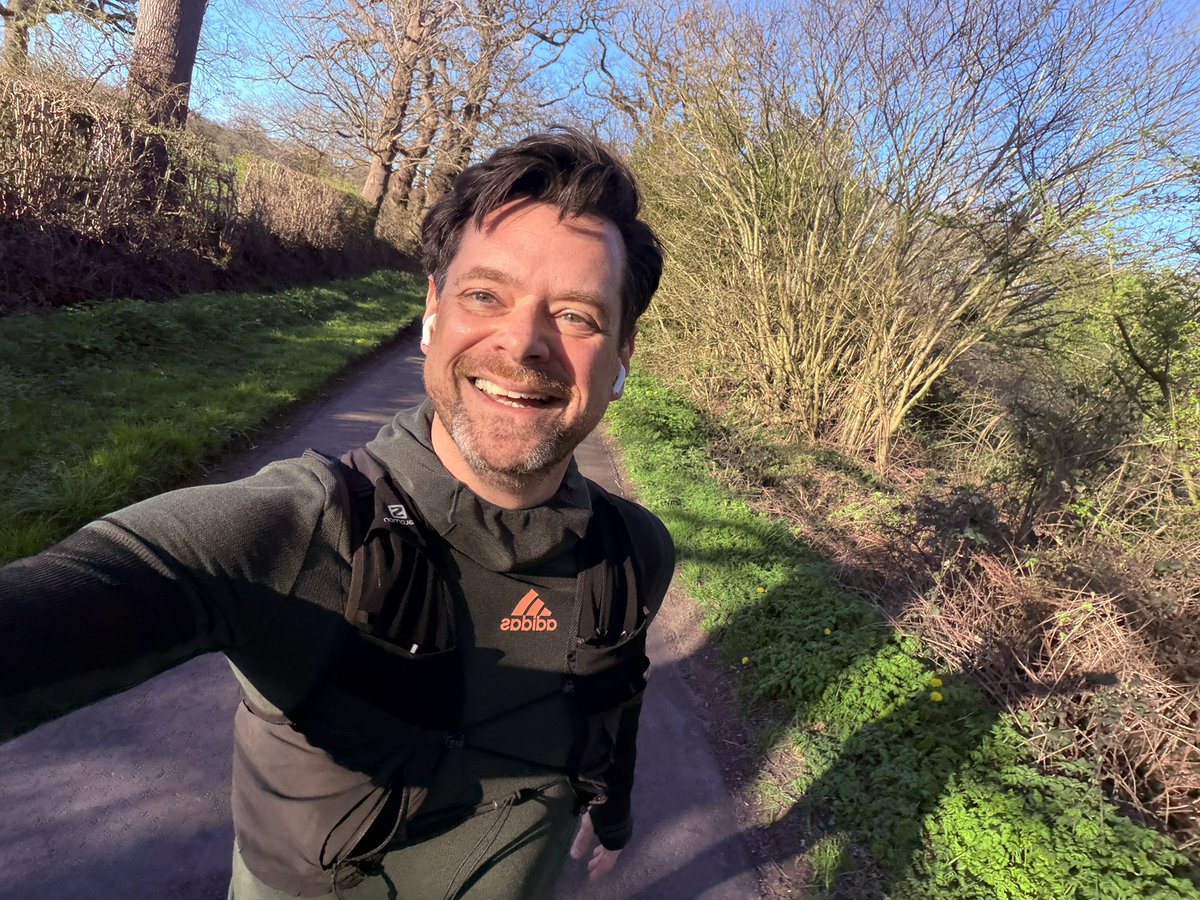 DanStarkey's tweet photo. Making the most of the bank holiday sunshine with a little run, finally getting over man flu but still feeling it on my chest as I ran #running https://t.co/q0SLs7jhIS