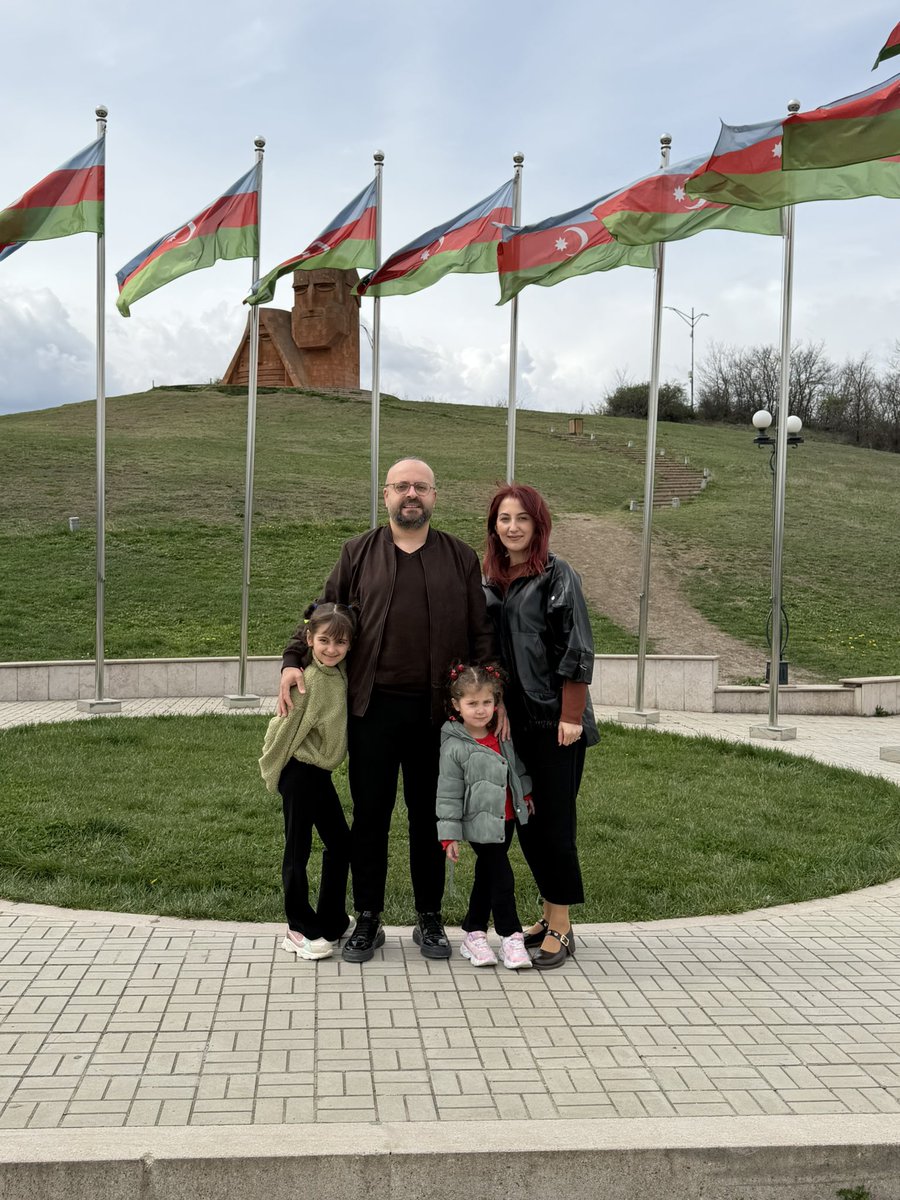 erushfazil's tweet photo. 30 yıl süren işgal, 44 günde sona erdi. Ailemle birlikte özgür Karabağ’da 🇦🇿 #Karabağ #Zafer #Aileyle https://t.co/hW2flS24YJ