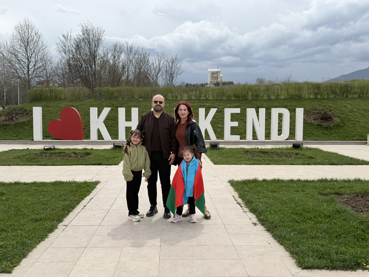 30 yıl süren işgal, 44 günde sona erdi. Ailemle birlikte özgür Karabağ’da 🇦🇿 #Karabağ #Zafer #Aileyle