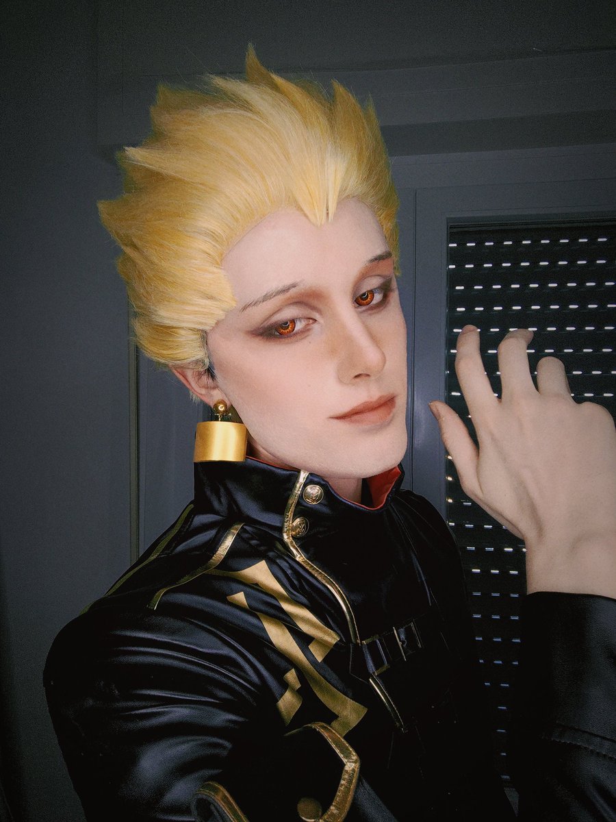 Kneel before me, worm. 

#gilgamesh #fgoコスプレ #fategrandorder #gilgameshcosplay #fatestrangefake #fate