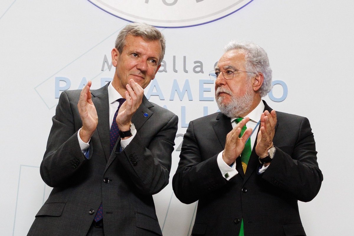 Un pracer participar na entrega das Medallas do Parlamento de Galicia ás nove deputadas que abriron camiño en favor da igualdade.

Unha homenaxe necesaria a quen contribuíu a situar os dereitos das mulleres no centro da vida pública galega