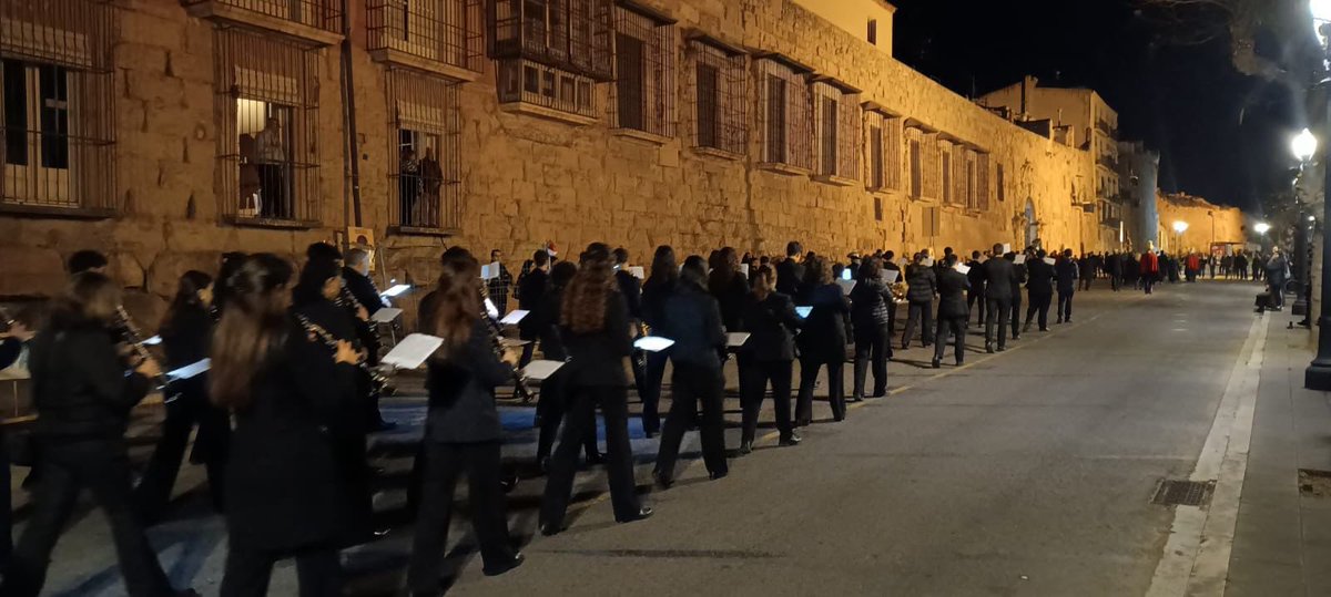 Bumtarragona's tweet photo. Com cada any, acabem la #SetmanaSanta a casa! També hem participat les processons de Bellpuig i Santa Coloma de Gramenet! 👏🏻
Ara, a pel #Certamen de la Sénia i el concert #Trencadís! 🎶
📸 @quim_gavalda https://t.co/ISjGjvkM56