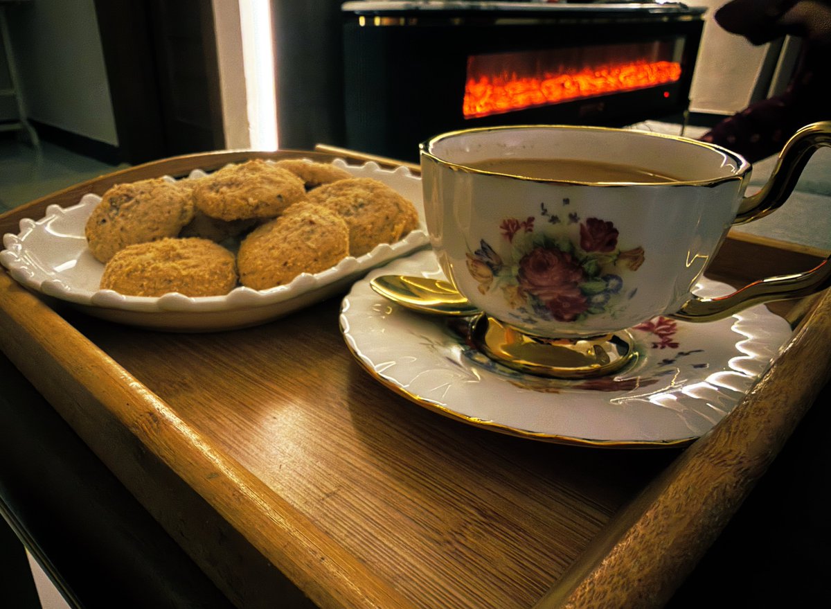 NadiaaQasim's tweet photo. Sometimes, the best kind of escape is a cozy corner at home  with tea ☕️ https://t.co/LmPVQ6FgIr