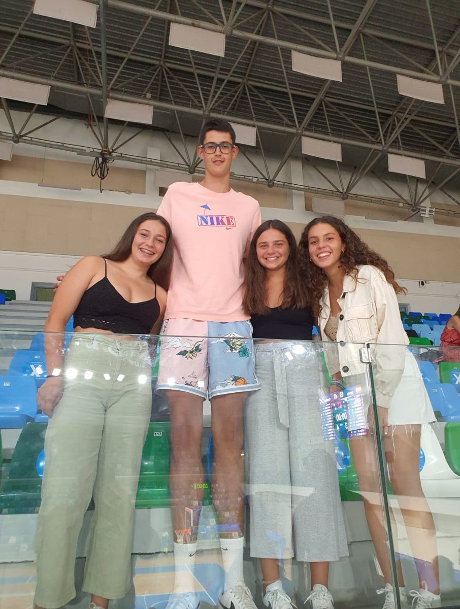 Andrea_Hdez_3's tweet image. Vamos Aday Mara!!!  @umichbball #ncaa #marchmadness #finalfour