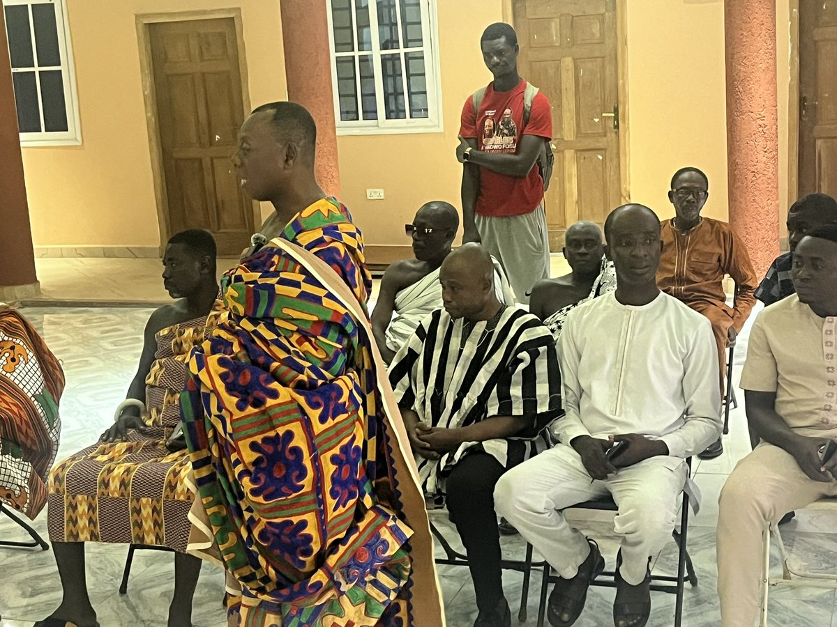 Salifuissaka101's tweet photo. Final day of the Easter celebrations led us to Sefwi Asumenya in the Bekwai Municipality, where I addressed a durbar of chiefs and people of the community as part of their Easter harvest. President  @JDMahama and @OfficialNDCGh Government remain committed to supporting programs geared towards improving community development. May God bless us all🙏🏾🙏🏾🙏🏾