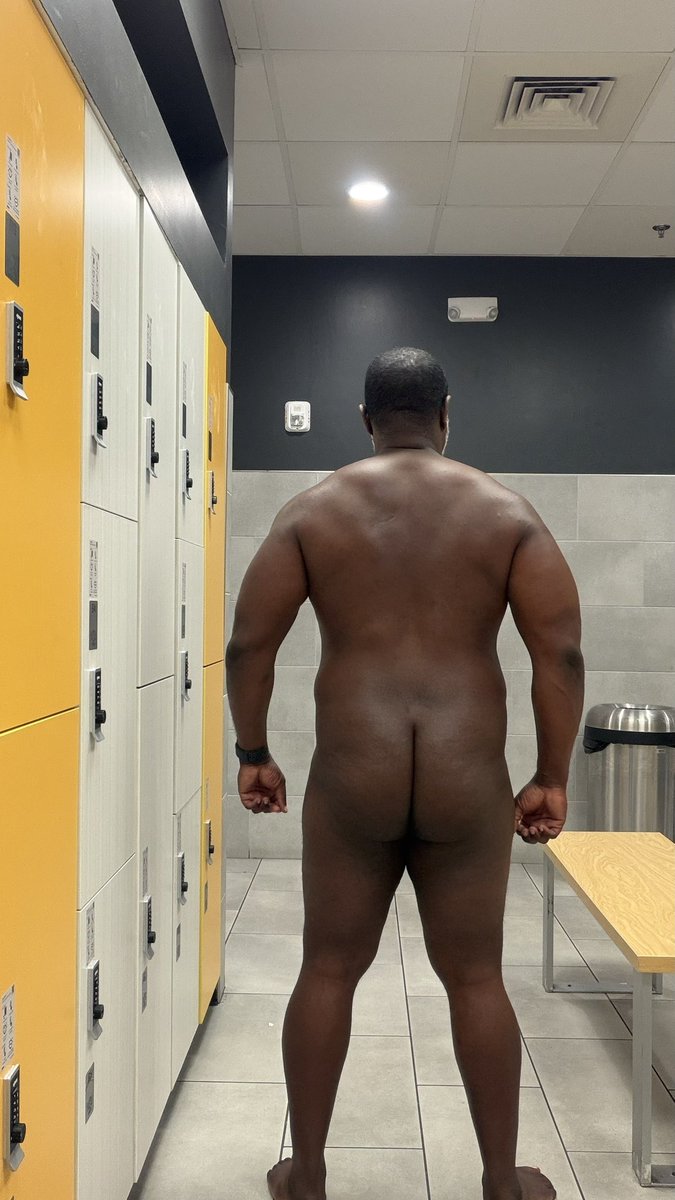 streakingbair2's tweet photo. Working on my summer body. #nude #nudism #naturism #nakedworkout #blacknudist #blacknaturist #blacknudism #nakedprogress #gains #black_nudist #lockerroom https://t.co/gHp75TaLA0
