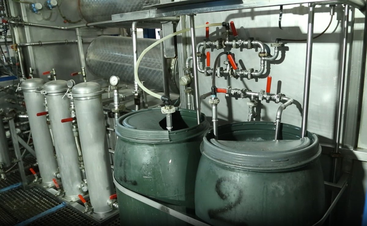 TapNewsAgency's tweet photo. #Tunisia’s #BIODEX project is turning waste into green energy by transforming used cooking oil from restaurants & hotels into biodiesel & glycerine, cutting emissions 60–90%, with 88,000 tons of oil generated yearly, promoting sustainability & fighting energy dependence. #TAP_En https://t.co/c717a8WpdZ