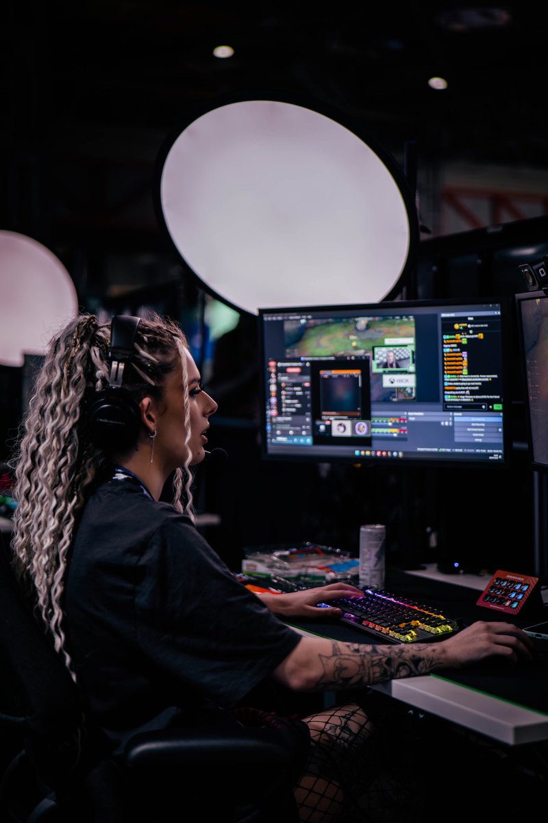 AbiCooops's tweet photo. Massive shout out to @highfivelol for these amazing pictures 🥺❤️

Capturing me in my prime ✨ 

GOD I LOVE WHAT I DO https://t.co/Mu4UyOGg2b