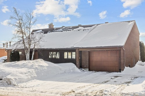 stephanebruyere's tweet image. No0072 Charlesbourg. Unifamiliale. Prix initial demandé 945,000$. Vendue 600,000$ #immobilier