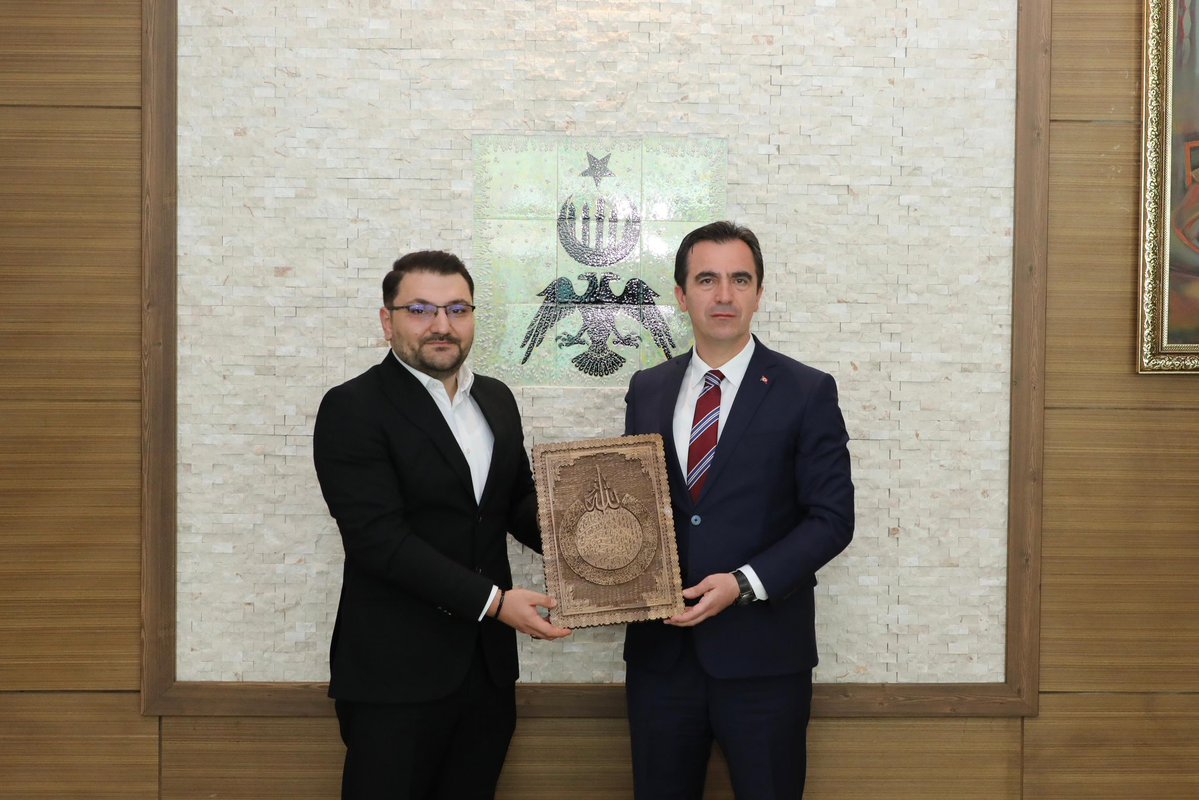 Bitlis Valiliği tweet media