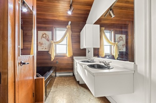 stephanebruyere's tweet image. No0072 Charlesbourg. Unifamiliale. Prix initial demandé 945,000$. Vendue 600,000$ #immobilier
